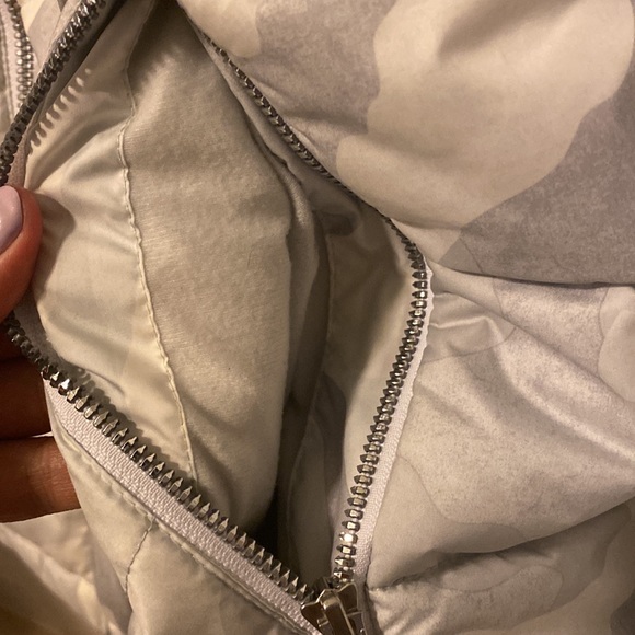 XL North Face Winter Sherpa Zip Up Jacket (White Camo) - Picture 3 of 8